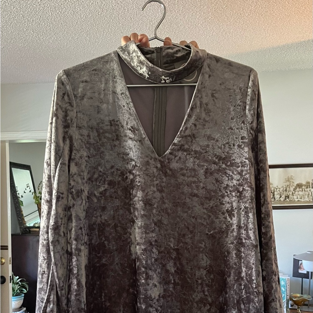 Lr Women’s dress. Size L. Crushed velvet. Metallic gray.